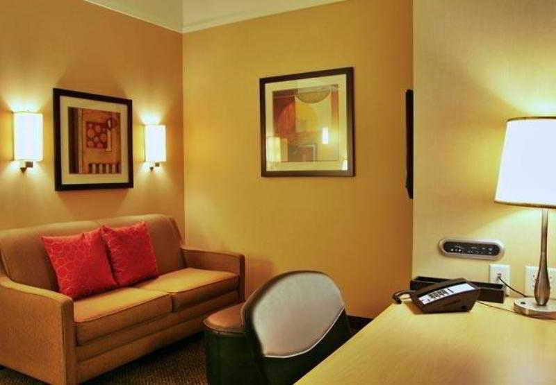 Springhill Suites By Marriott Pueblo Downtown Экстерьер фото