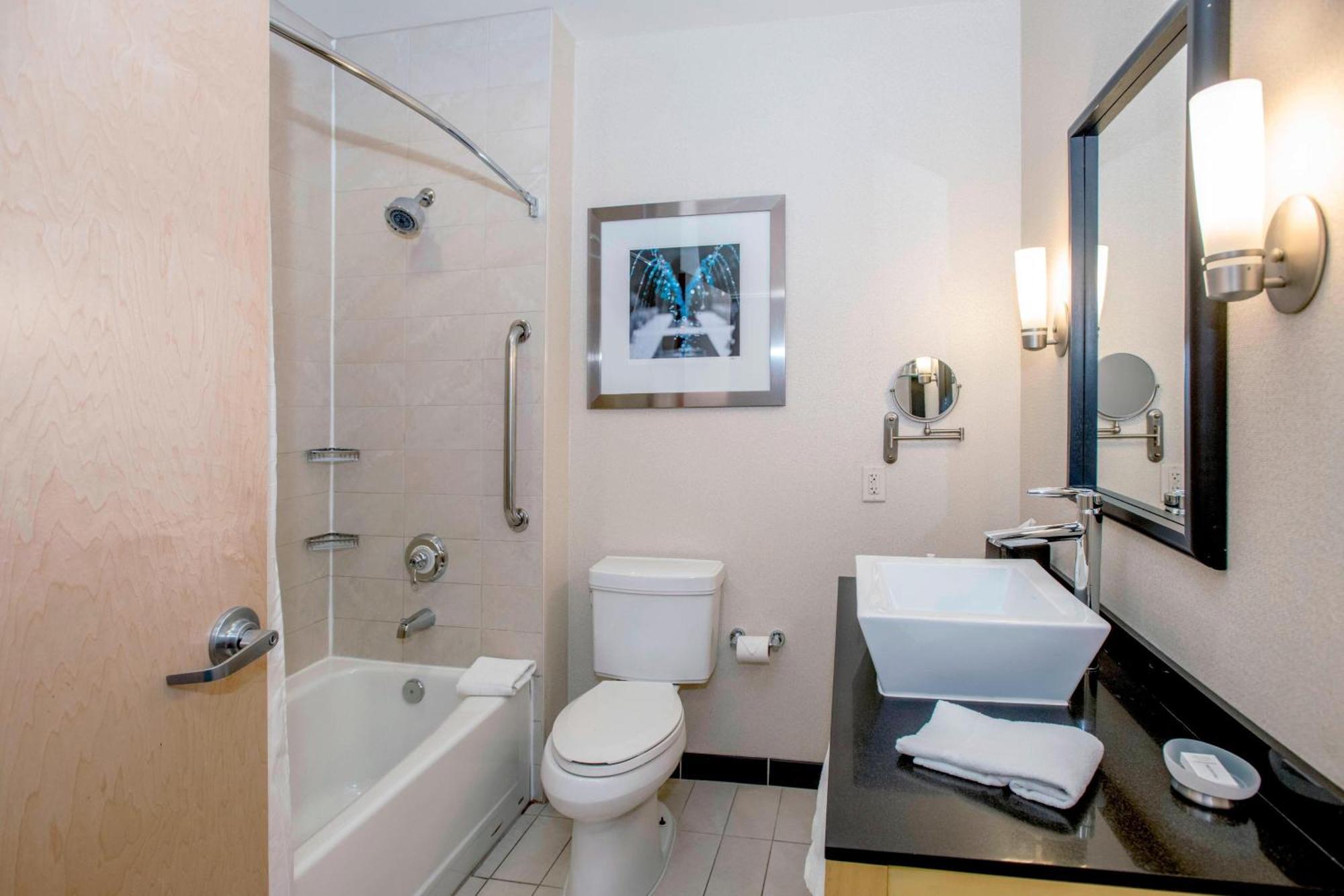 Springhill Suites By Marriott Pueblo Downtown Экстерьер фото